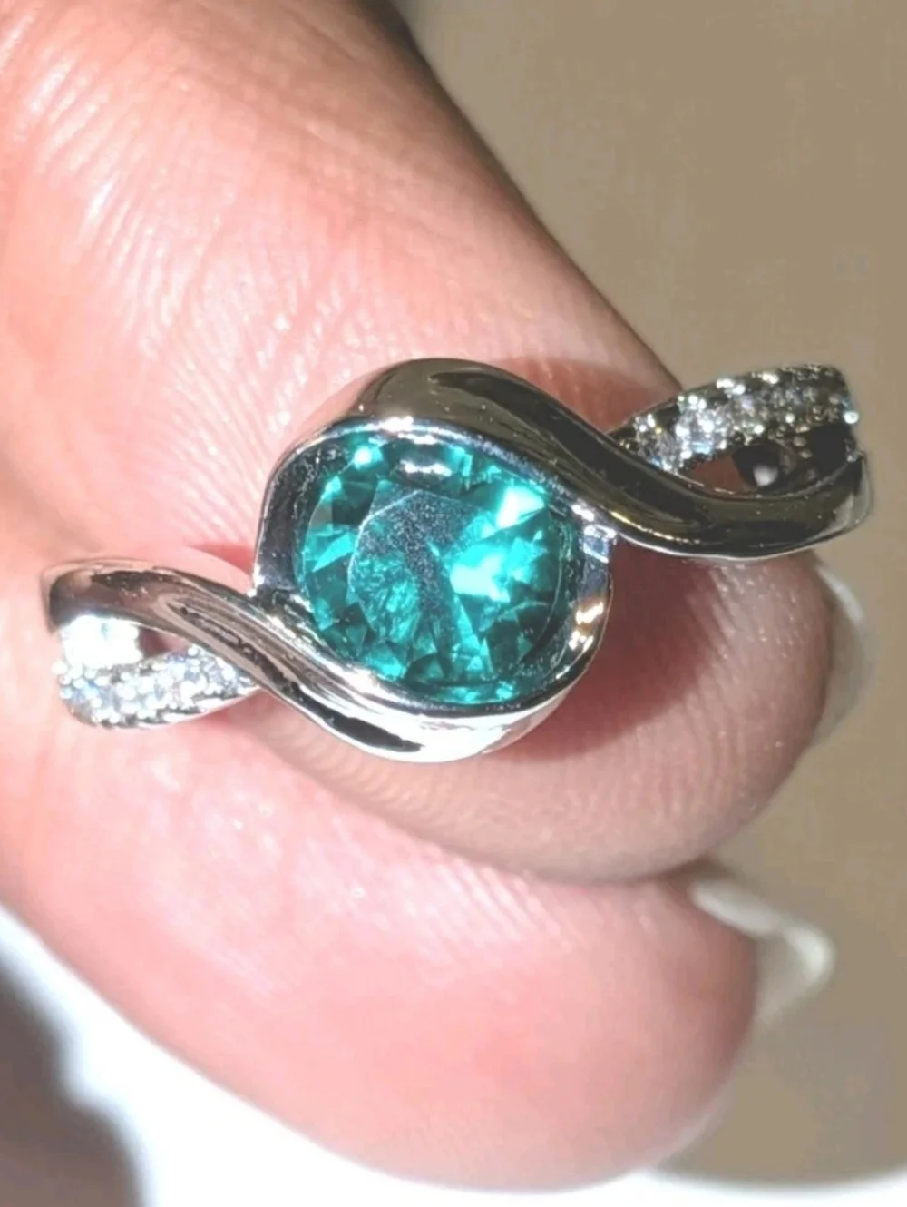 2Ct Round Cut Lab Created Emerald Women's Minimalist Ring 14K White Gold Plated